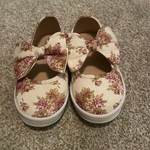 Janie and Jack Cream and Purple Dress Shoes with Floral Bow